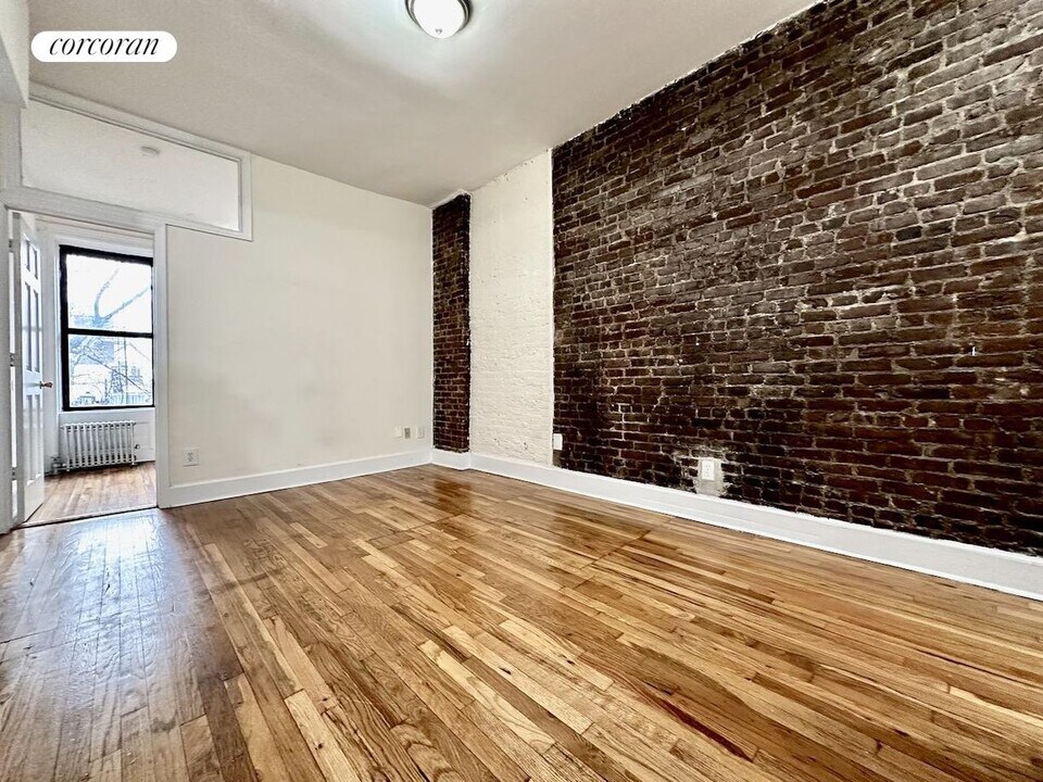 454 W 57th St in New York, NY - Building Photo