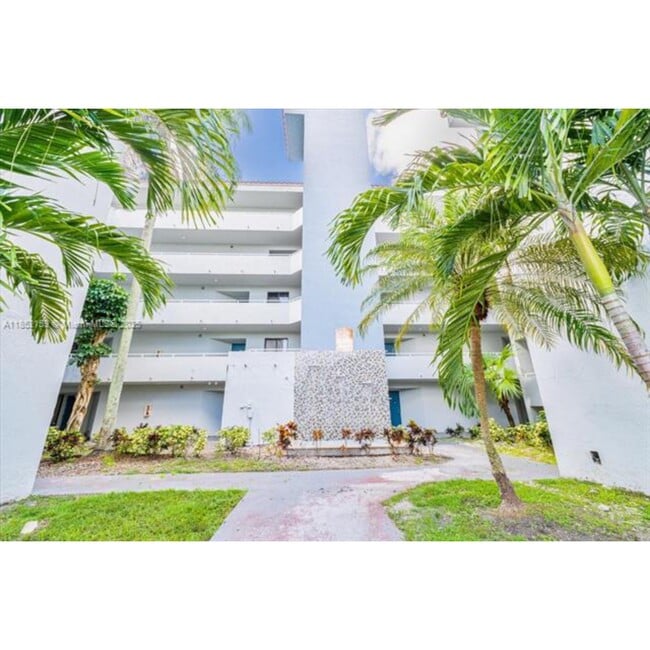 8205 SW 152nd Ave in Miami, FL - Building Photo - Building Photo