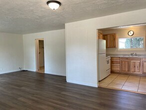 832 W 13th St in Medford, OR - Building Photo - Building Photo