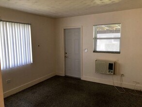 26 Wisconsin St in Lake Worth Beach, FL - Building Photo - Building Photo