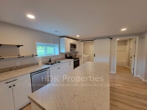 1566 Sugar Grove Rd in Troy, MO - Foto de edificio - Building Photo