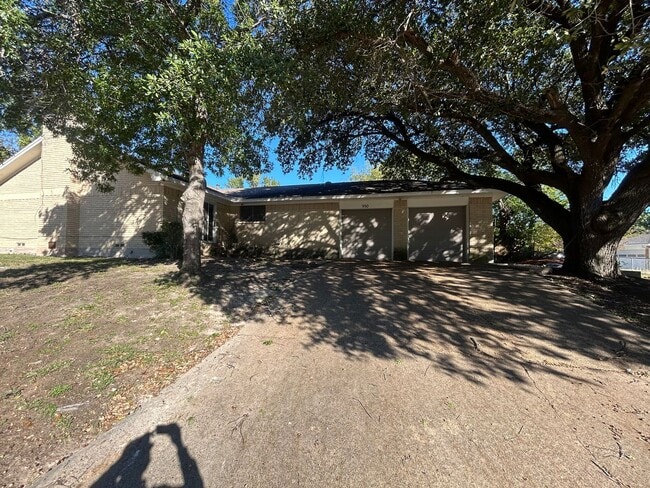 950 Magnolia Ln in Lancaster, TX - Building Photo - Building Photo