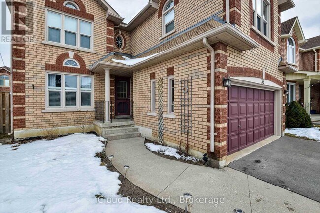33 Fenflower Ct in Brampton, ON - Building Photo - Building Photo