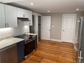 223 Park Rd in West Hartford, CT - Building Photo - Building Photo