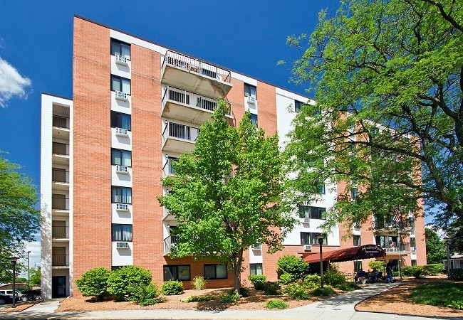 Friendship Place Apartments in Adrian, MI - Building Photo