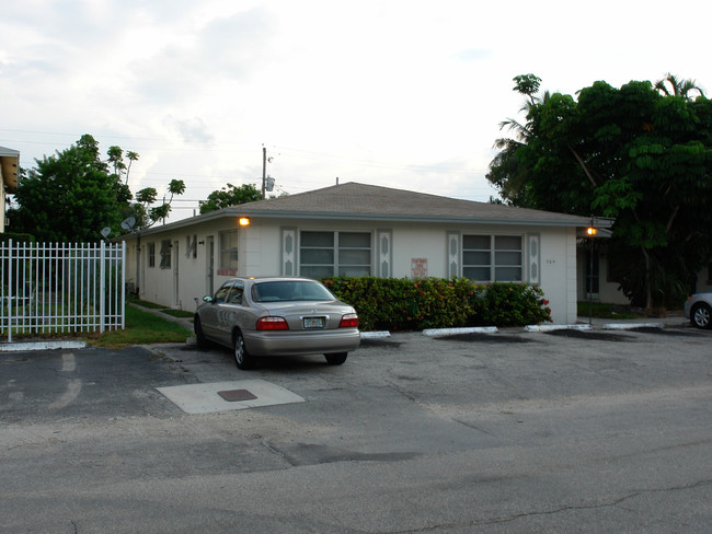 709-711 SE 15th St in Fort Lauderdale, FL - Building Photo - Building Photo