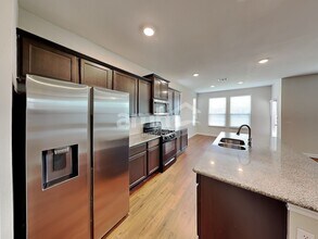 8010 Cottage Rose Dr in Austin, TX - Building Photo - Building Photo