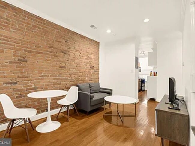 1835 Mintwood Pl NW in Washington, DC - Foto de edificio - Building Photo