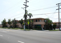 Bon Marche Apartments in Santa Ana, CA - Foto de edificio - Building Photo