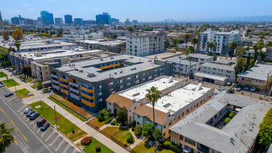 Lafayette Gardens in Los Angeles, CA - Building Photo - Building Photo