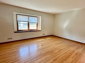 5617 N 69th St in Omaha, NE - Building Photo - Building Photo