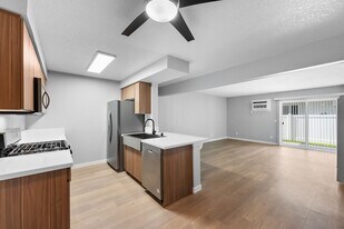 The 5800 Apartment Homes in Lakewood, CA - Building Photo