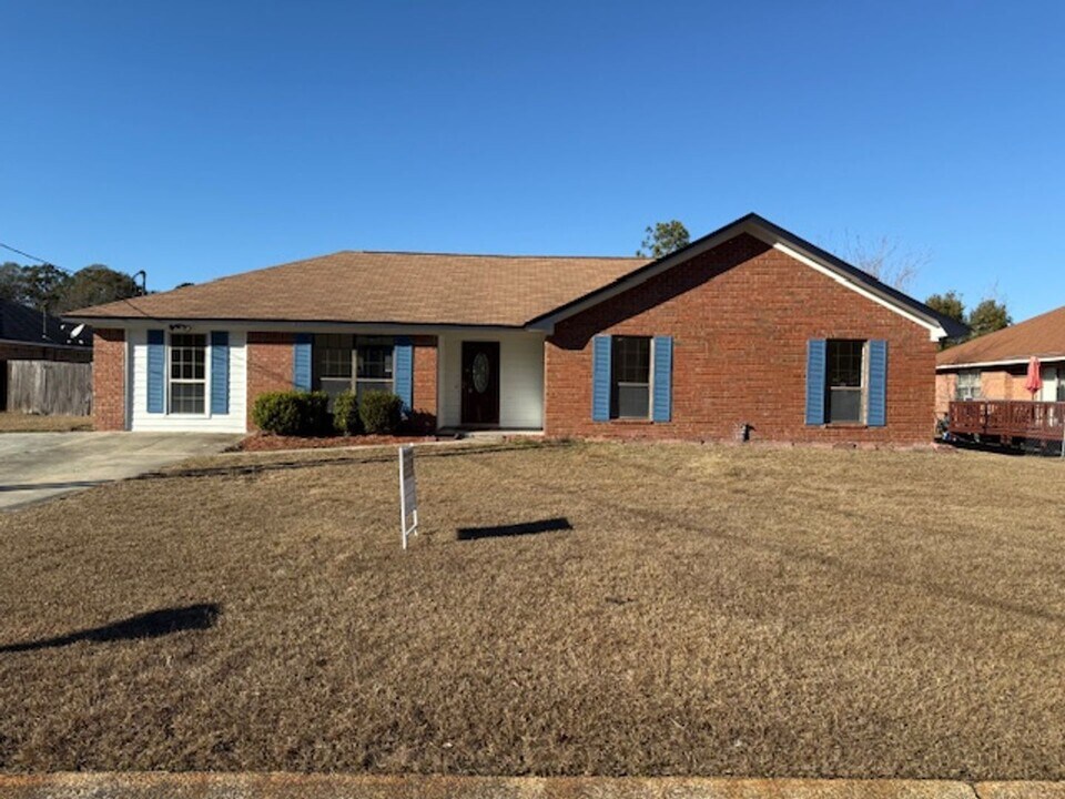 932 Highland Dr in Hinesville, GA - Building Photo