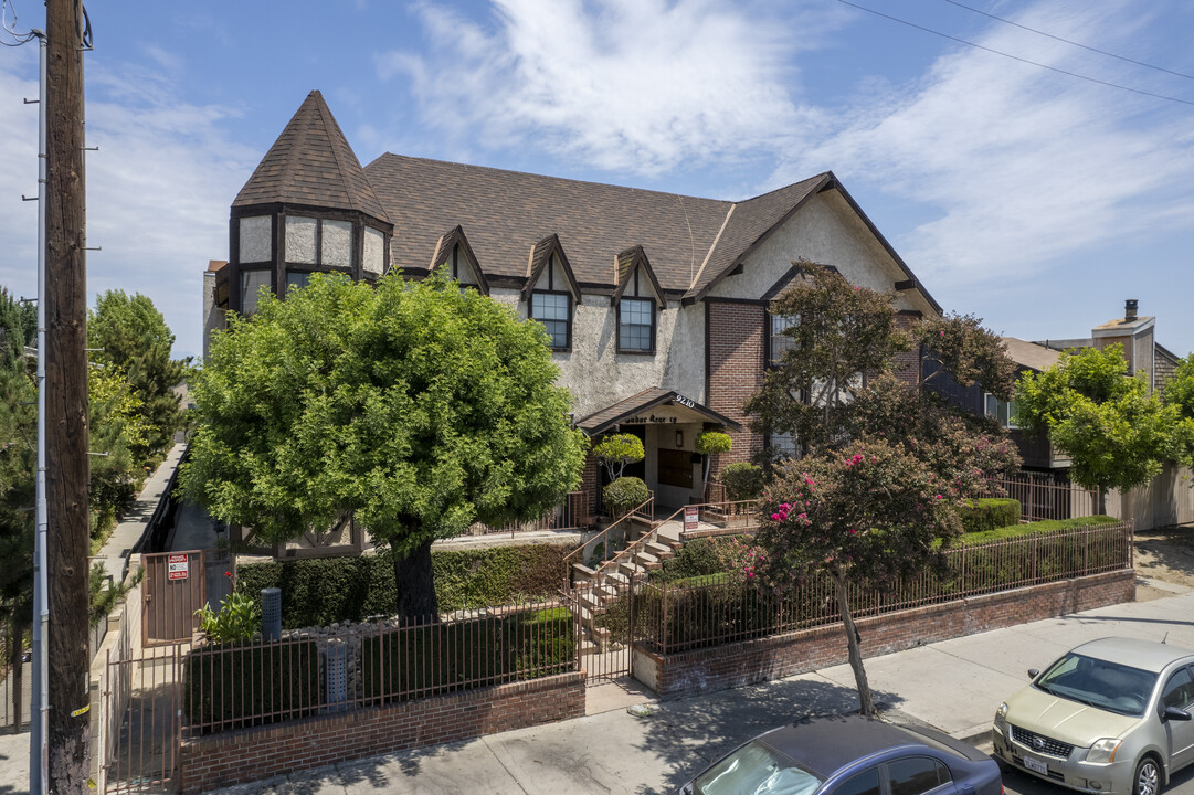 9210 Van Nuys Blvd in Panorama City, CA - Foto de edificio
