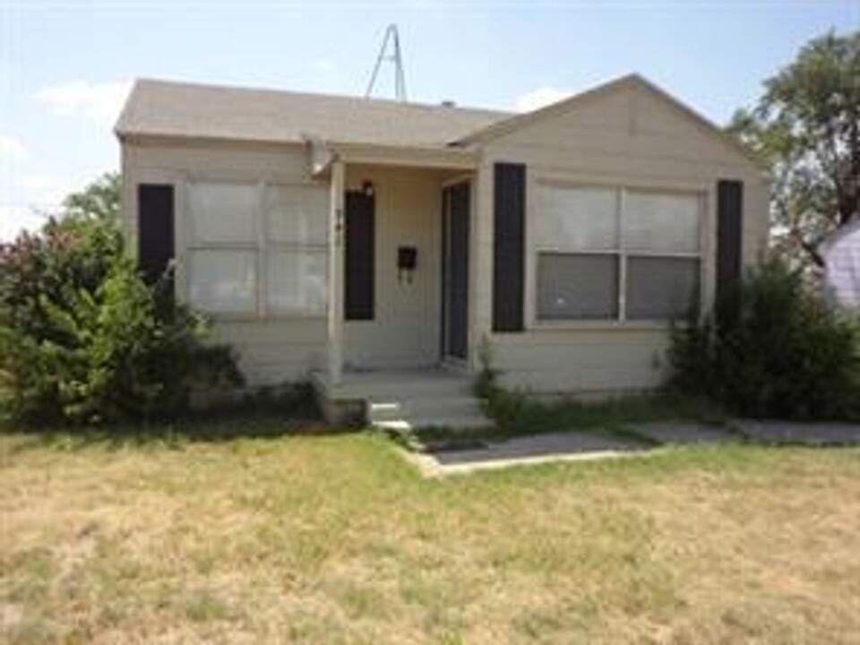 942 S Crockett Dr in Abilene, TX - Building Photo