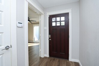 2214 Holly Knoll St in Houston, TX - Building Photo - Building Photo