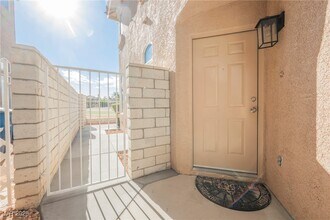 135 Broken Rock Dr in Henderson, NV - Building Photo - Building Photo