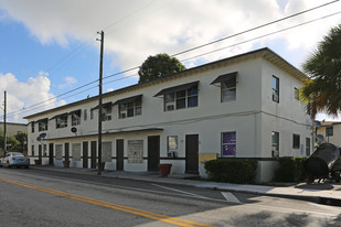 700 Tamarind Ave Apartments