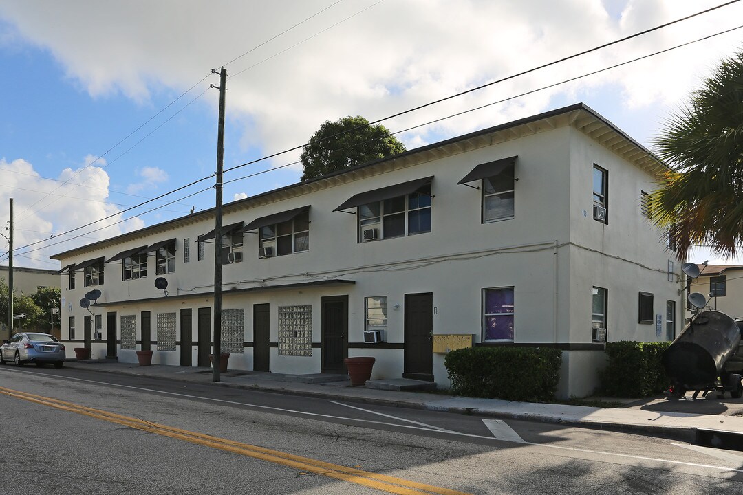 700 Tamarind Ave in West Palm Beach, FL - Foto de edificio