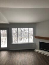 320 Crestview Dr in Wauconda, IL - Building Photo - Building Photo