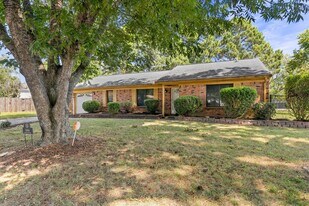 5404 Stagecoach Trail in Virginia Beach, VA - Building Photo