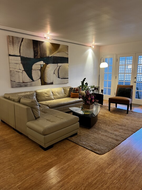 901 10th St in Santa Monica, CA - Building Photo