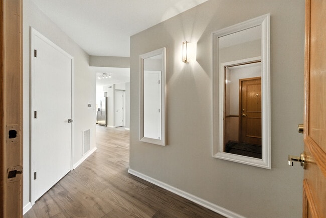 6430 W Berteau Ave in Chicago, IL - Building Photo - Building Photo