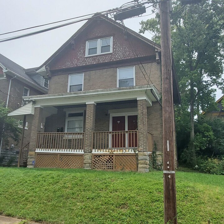1547 Dixmont Ave in Cincinnati, OH - Building Photo