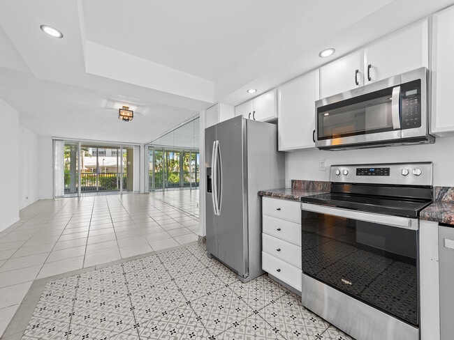 3300 S Ocean Blvd in Highland Beach, FL - Building Photo - Building Photo