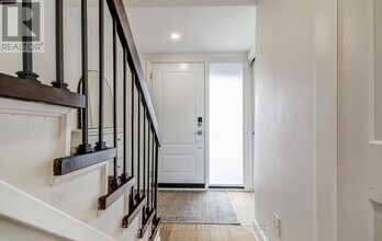 20 Mineola Rd E in Mississauga, ON - Building Photo - Building Photo