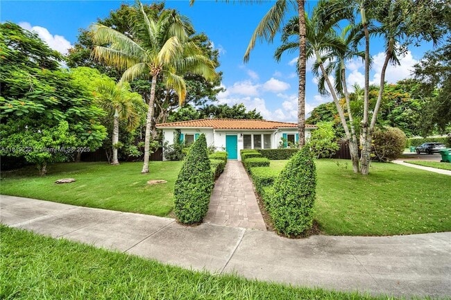 6890 SW 51st St in Miami, FL - Building Photo - Building Photo