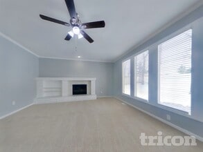 302 E 123rd Terrace in Kansas City, MO - Foto de edificio - Building Photo