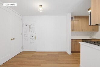 501 E 87th St in New York, NY - Foto de edificio - Building Photo