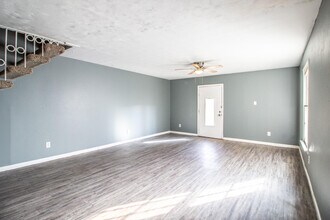 2101 49th St in Lubbock, TX - Foto de edificio - Building Photo