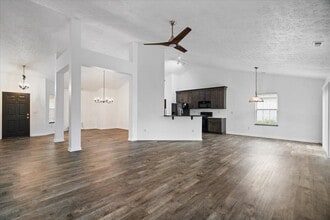 1429 Softwind Dr in Indianapolis, IN - Foto de edificio - Building Photo