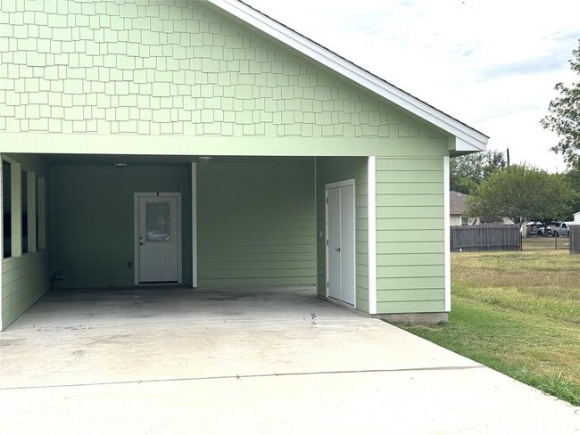 905 Crockett St in Lockhart, TX - Building Photo - Building Photo