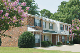 Lakes at Pepperidge Apartments