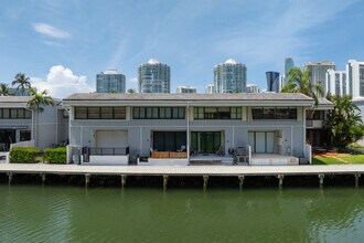 Poinciana Island Condominium in Sunny Isles Beach, FL - Building Photo - Building Photo