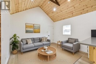 274 Mississaga St W in Orillia, ON - Building Photo