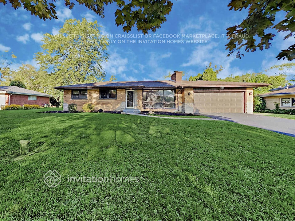 16330 Mark Ln in Tinley Park, IL - Building Photo