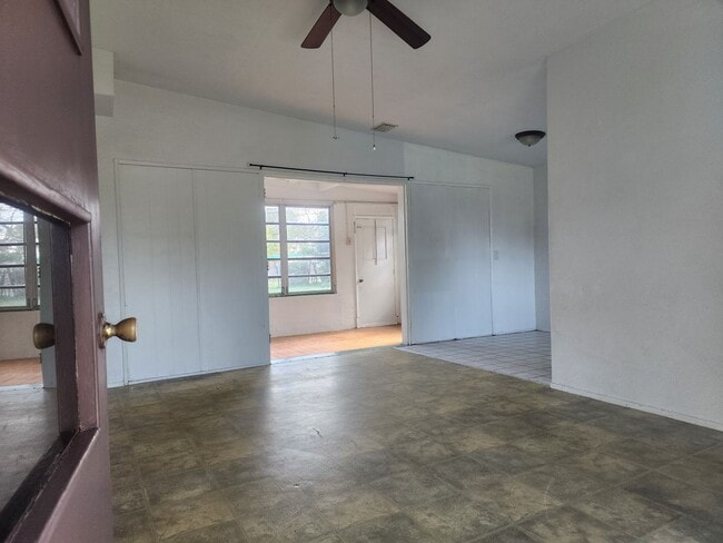 1315 Hillcrest Dr in Daytona Beach, FL - Foto de edificio - Building Photo