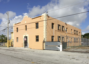 245 NW 32nd St in Miami, FL - Building Photo - Building Photo