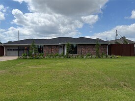 8303 Fawndale Ln in Houston, TX - Building Photo