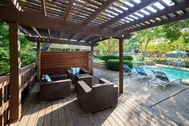 Summerwood Cove in Dallas, TX - Foto de edificio - Building Photo