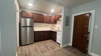 6956 N Ashland Blvd in Chicago, IL - Building Photo