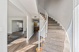 Jamestown Apartments & Townhomes in Toledo, OH - Foto de edificio - Building Photo