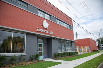 Bottle Art Lofts in Lafayette, LA - Foto de edificio - Building Photo