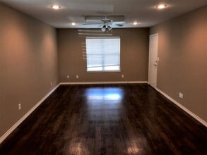 4280 Castlegate Dr, Unit 4280 in Paris, TX - Building Photo - Building Photo