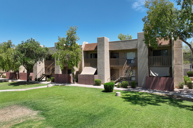 Desert Meadows in Phoenix, AZ - Foto de edificio - Building Photo