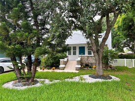 130 SW 1st Ave in Hallandale Beach, FL - Building Photo